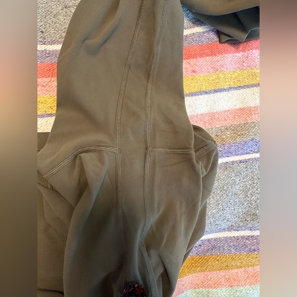 Lululemon align size 4 25 inch inseam in olive green - Picture 7 of 7